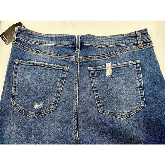 No Boundaries Juniors' High Rise Mom Jeans Fray Hem Medium Wash Size 17 NEW - Picture 8 of 8